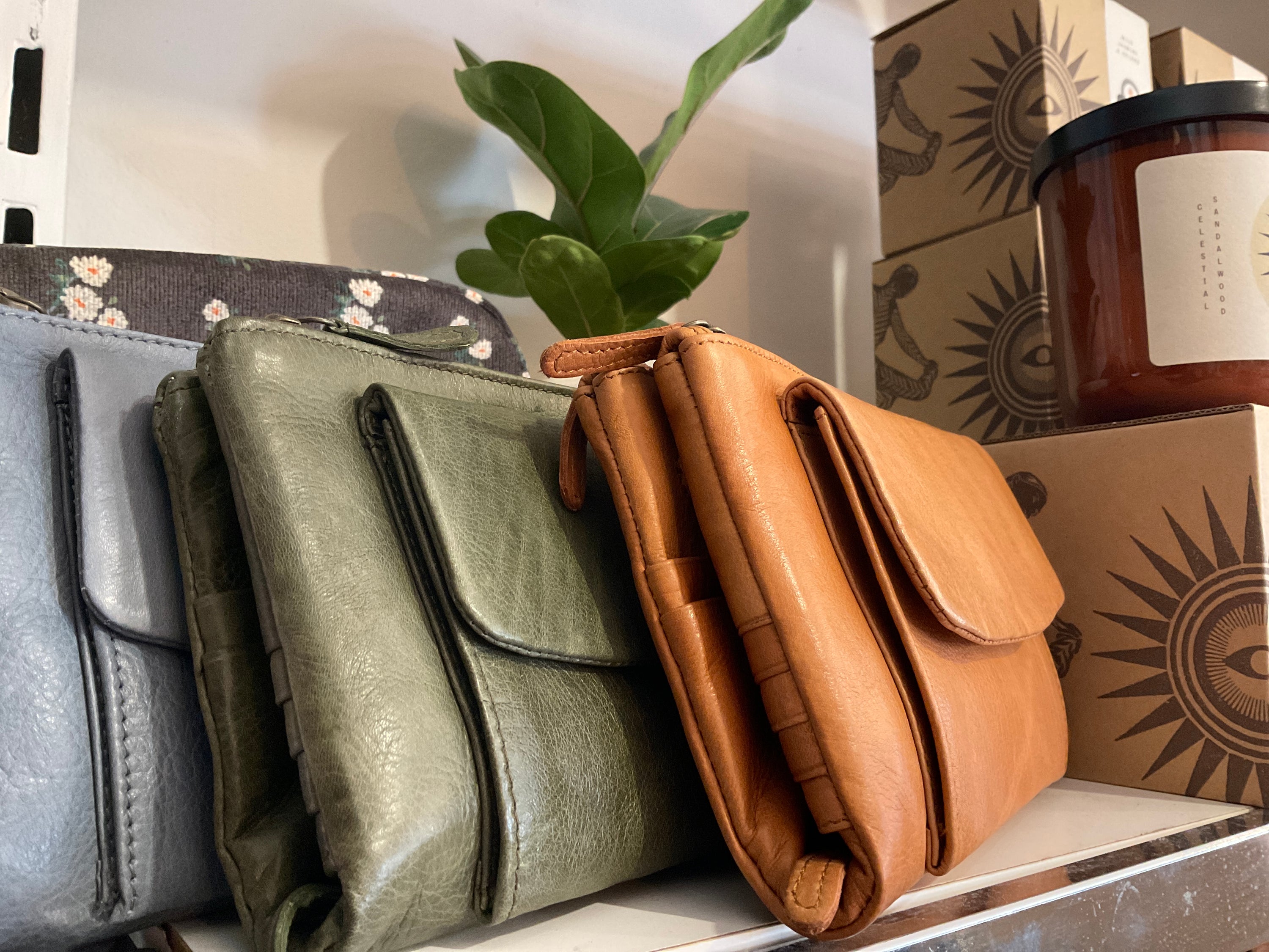 Accessories - Bags & purses