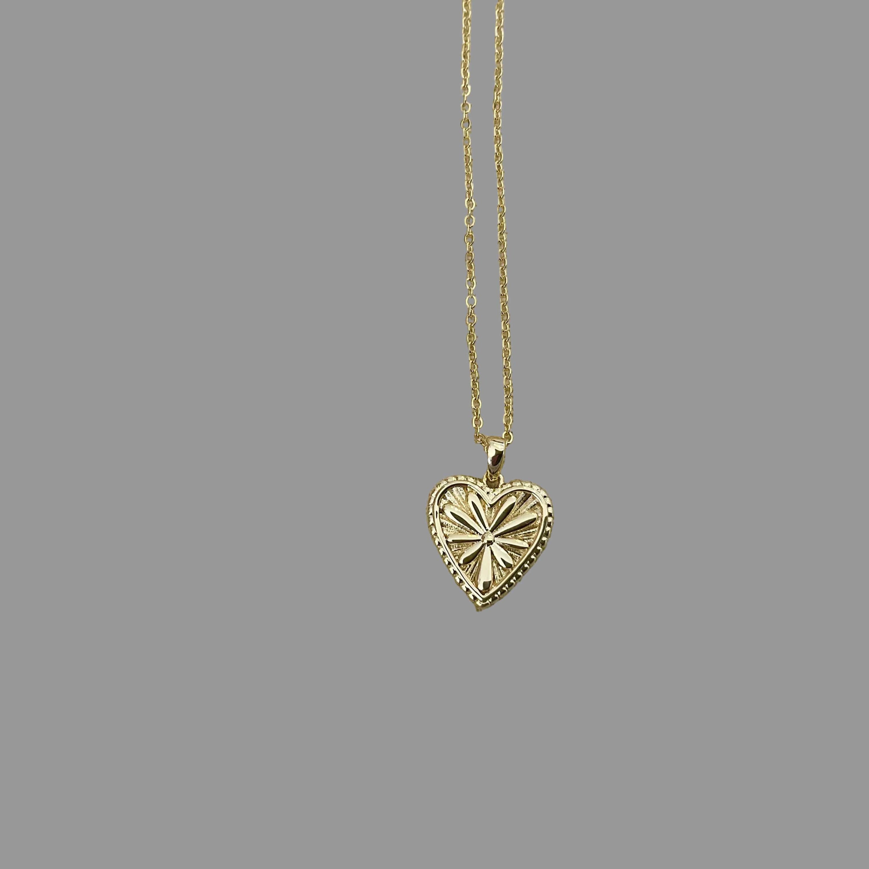 Daisy heart necklace Gold LittleLintons