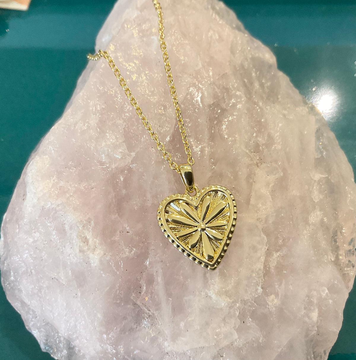 Daisy heart necklace Gold LittleLintons