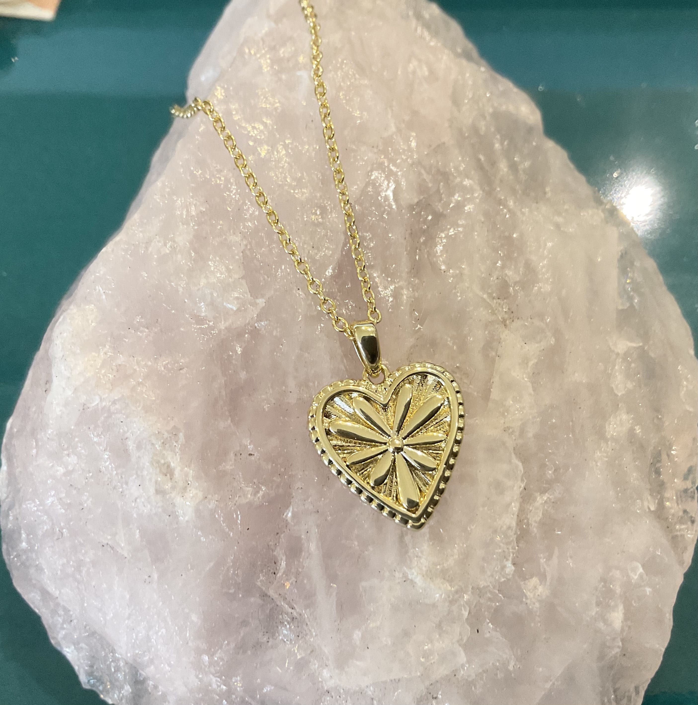 Daisy heart necklace Gold LittleLintons