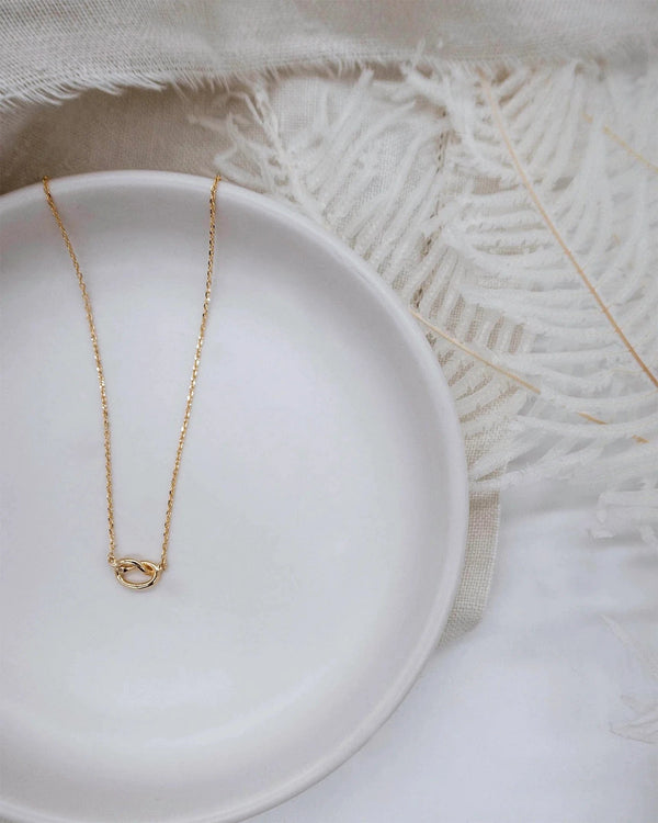 Simple knot necklace Gold LittleLintons