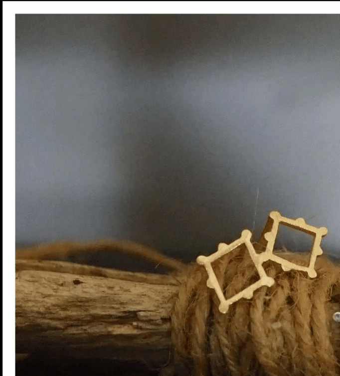 Paird  Pharoah studs Gold Paird