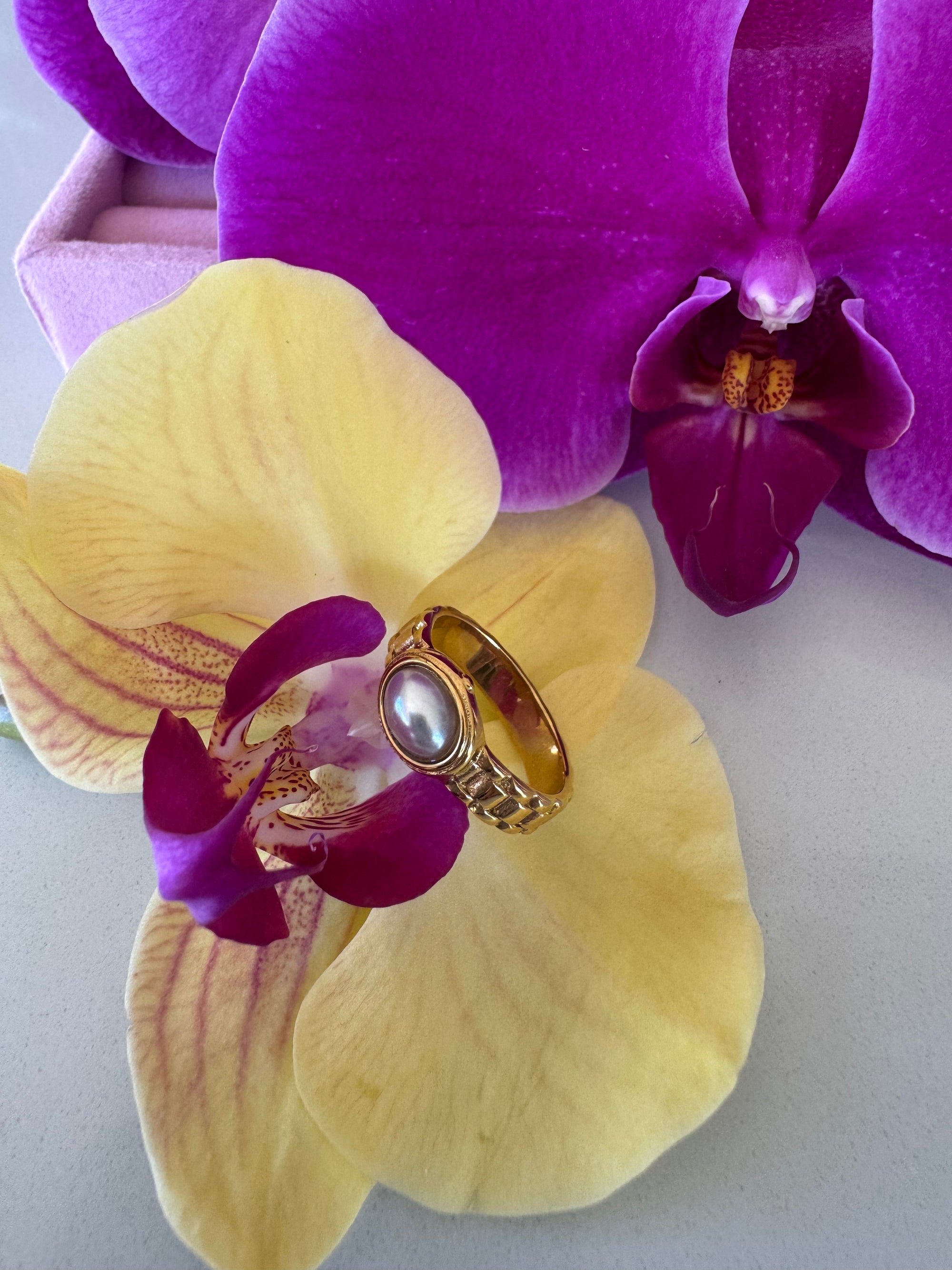 Halo pearl ring Innerbloom