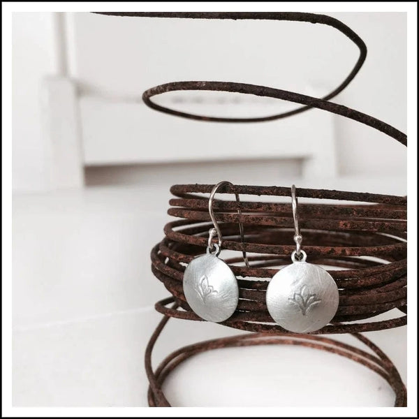 Paird convex flower earrings Paird