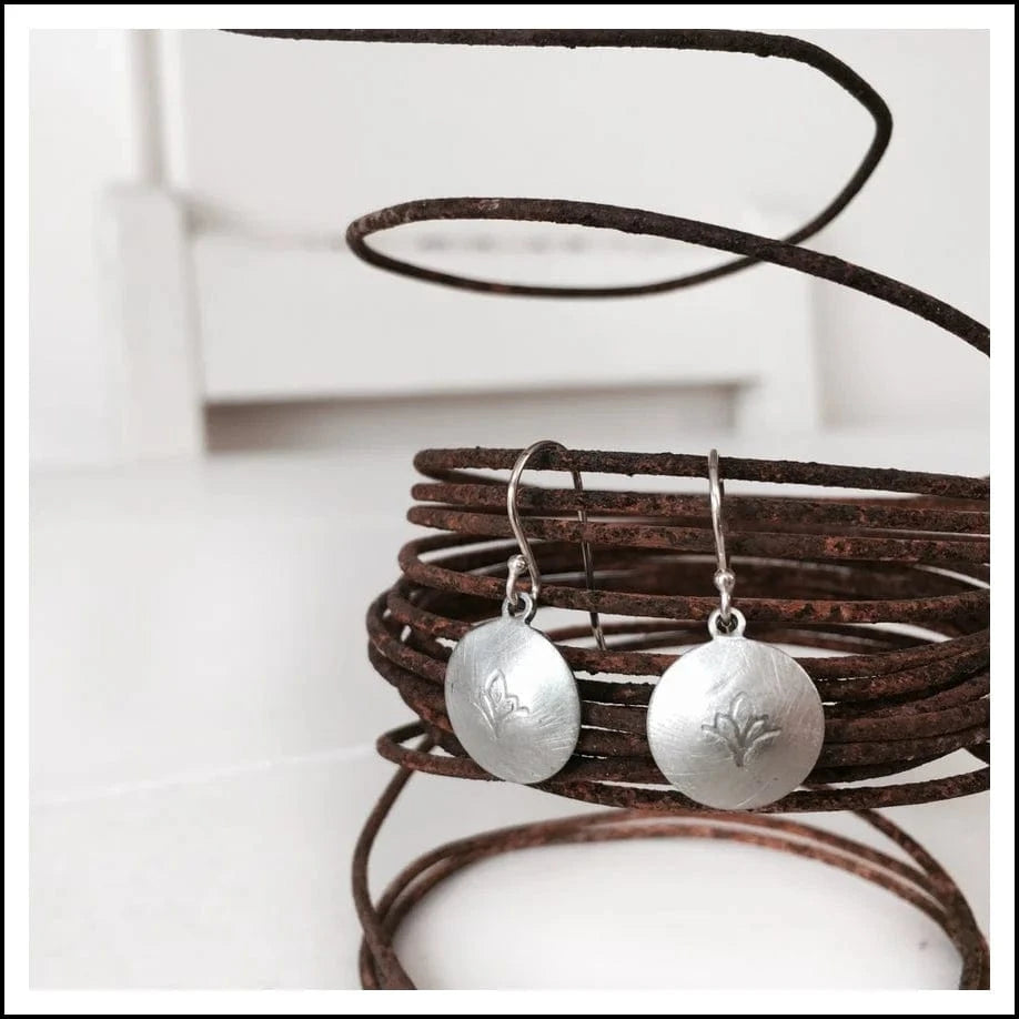 Paird convex flower earrings Paird