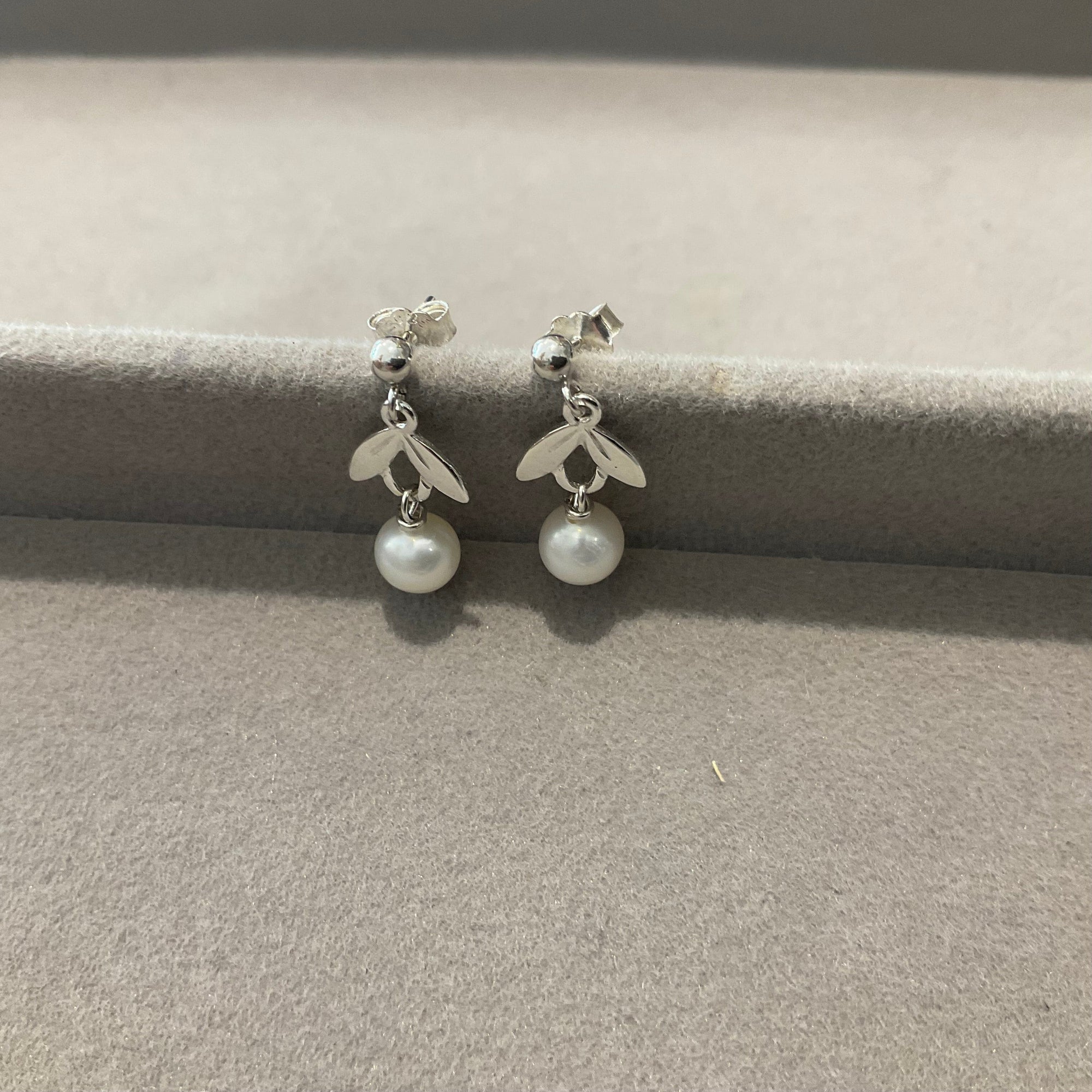 Paird pearl earrings Paird