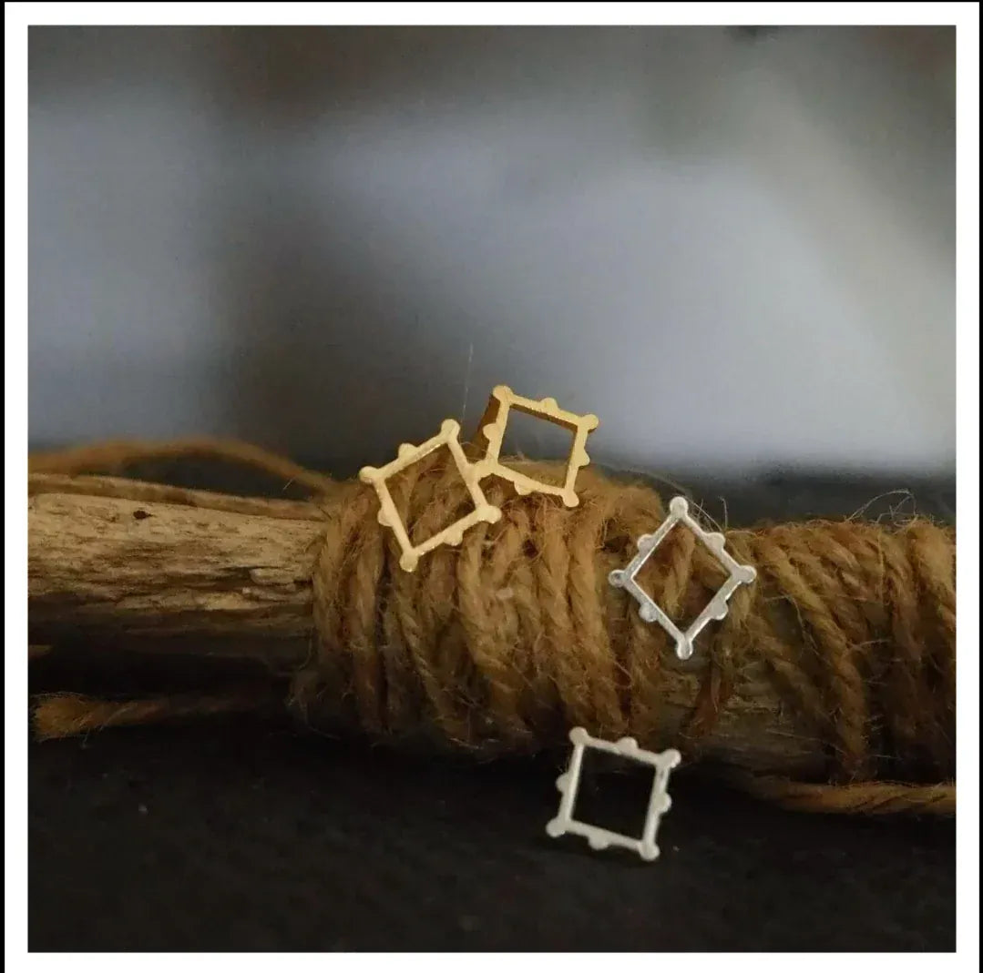 Paird  Pharoah studs Paird