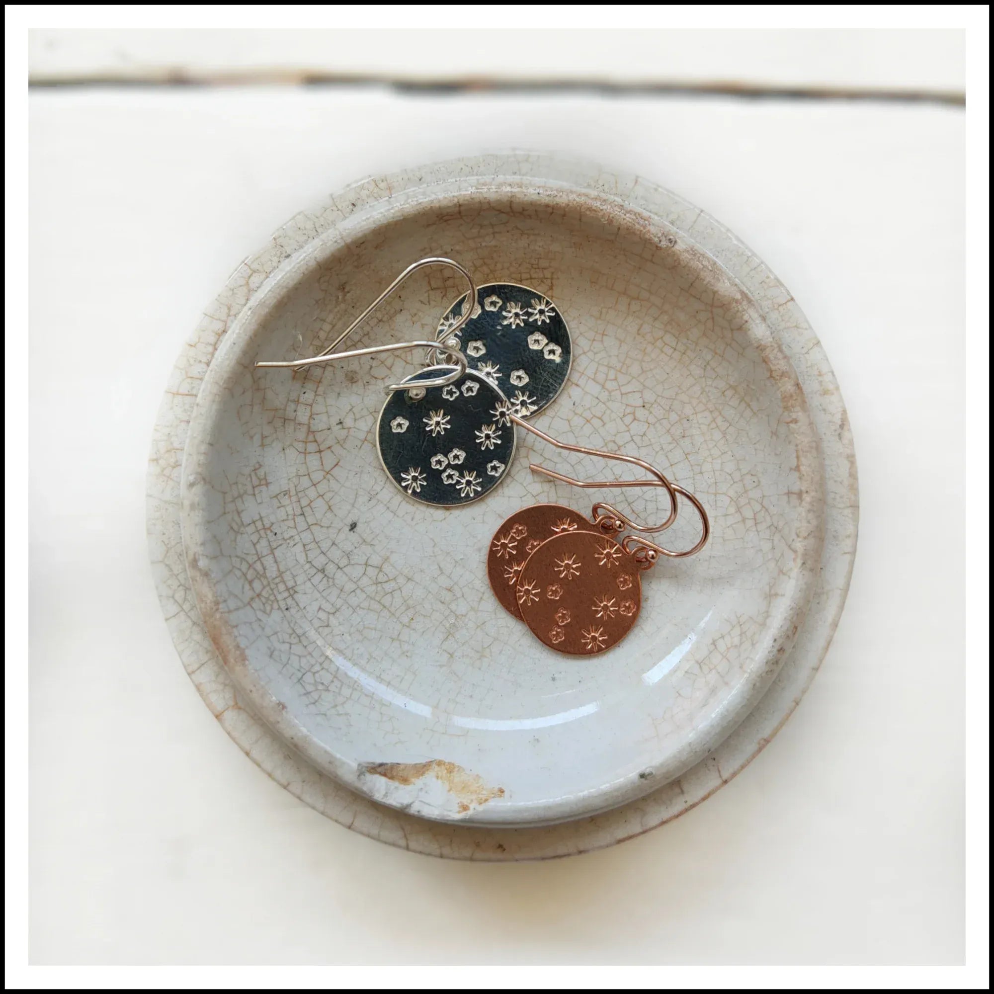 Paird  stamped disc earrings Paird