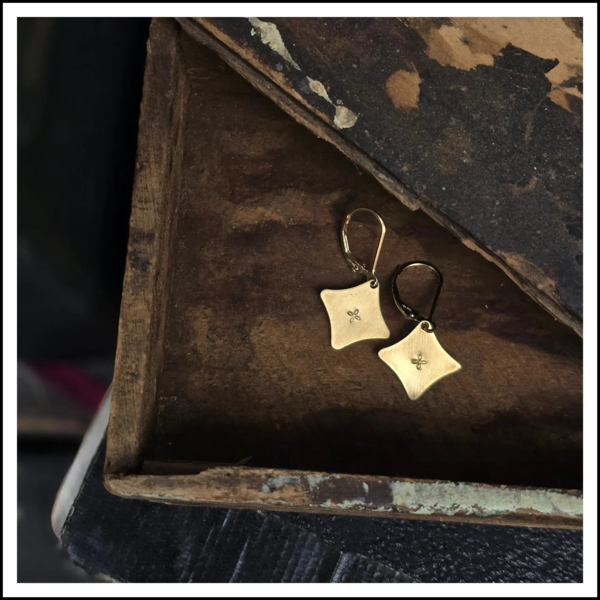 Solo star earrings Paird