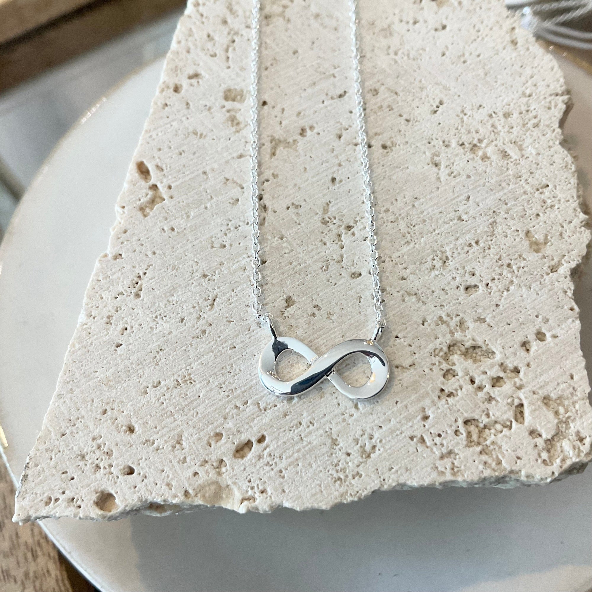 Infinity necklace Silver LittleLintons