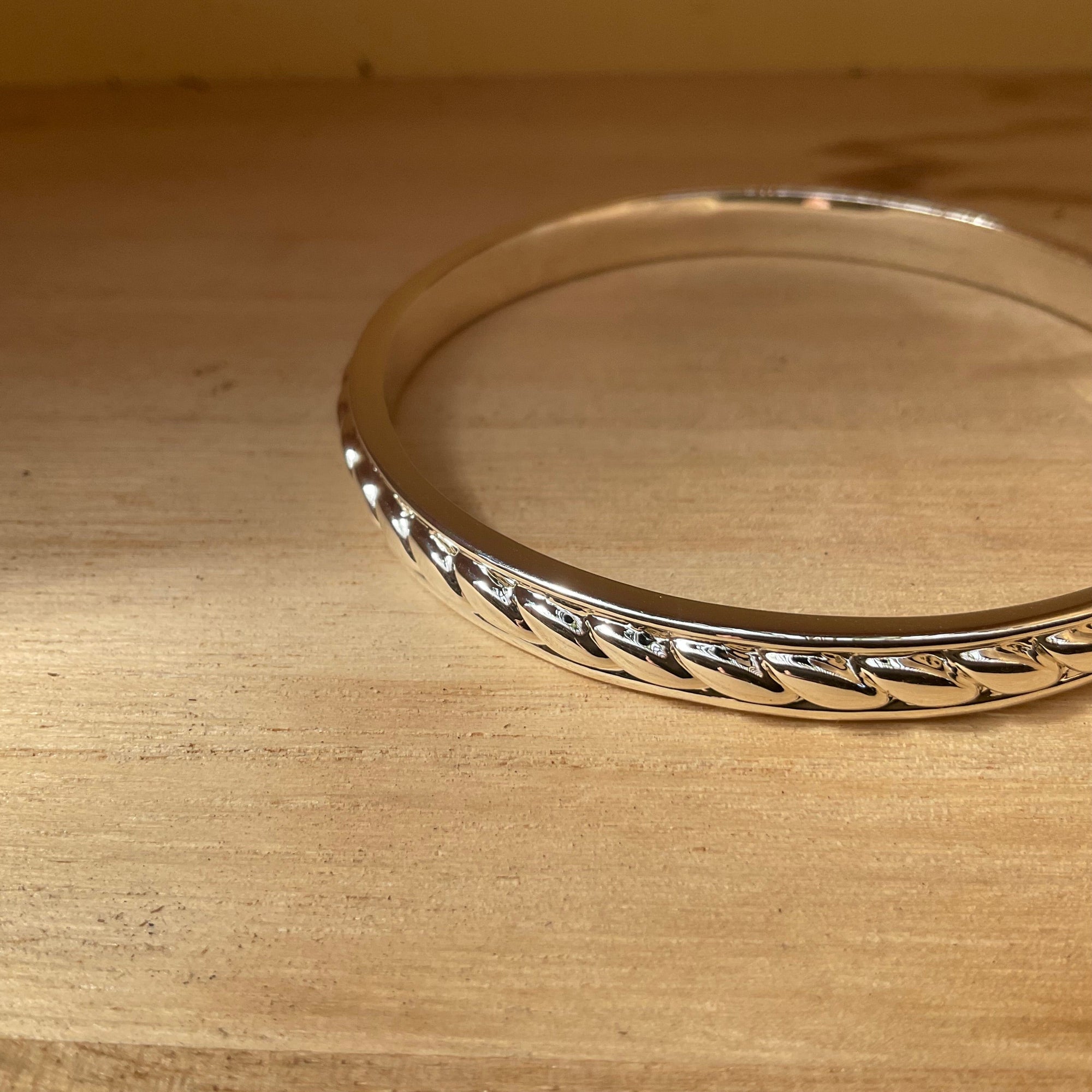 Twist detail bangle Silver LittleLintons