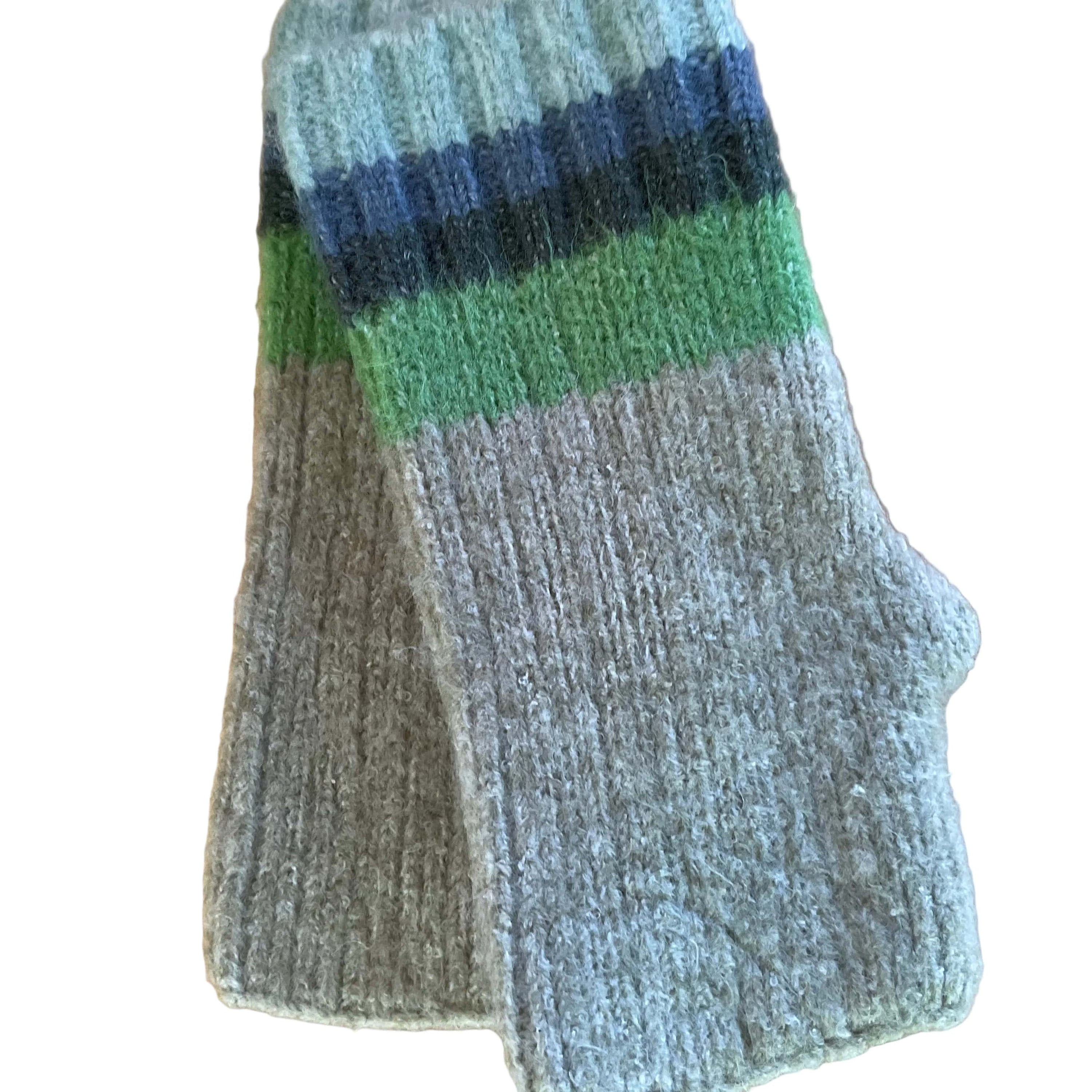 Tiger tree mittens Soft green LittleLintons